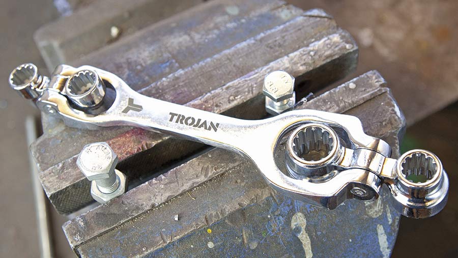 Trojan eight-in-one rotational socket wrench