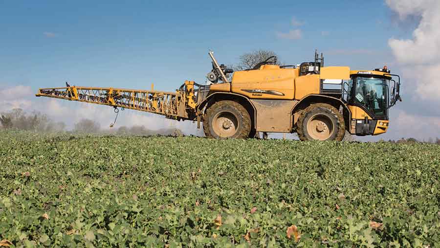 spraying-autumn-fungicides-