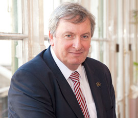 Begg supports review of dairy code - Farmers Weekly