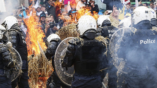 Farmers clash with riot police in Brussels © Thierry Roge/REX