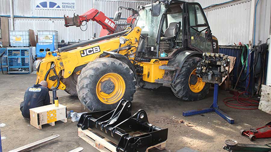 Tips For Farmers Buying A Second Hand Jcb Telehandler Farmers Weekly