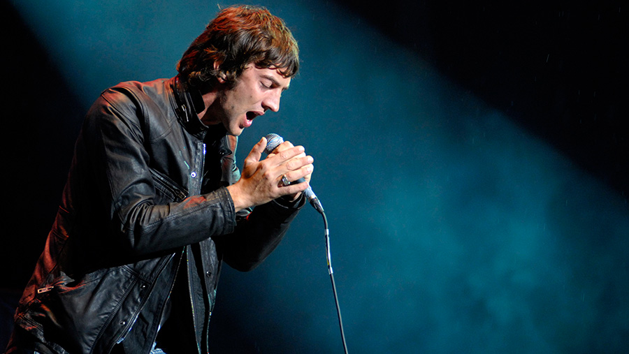 Richard Ashcroft of the now disbanded band The Verve performs © Sonny Meddle/REX/Shutterstock