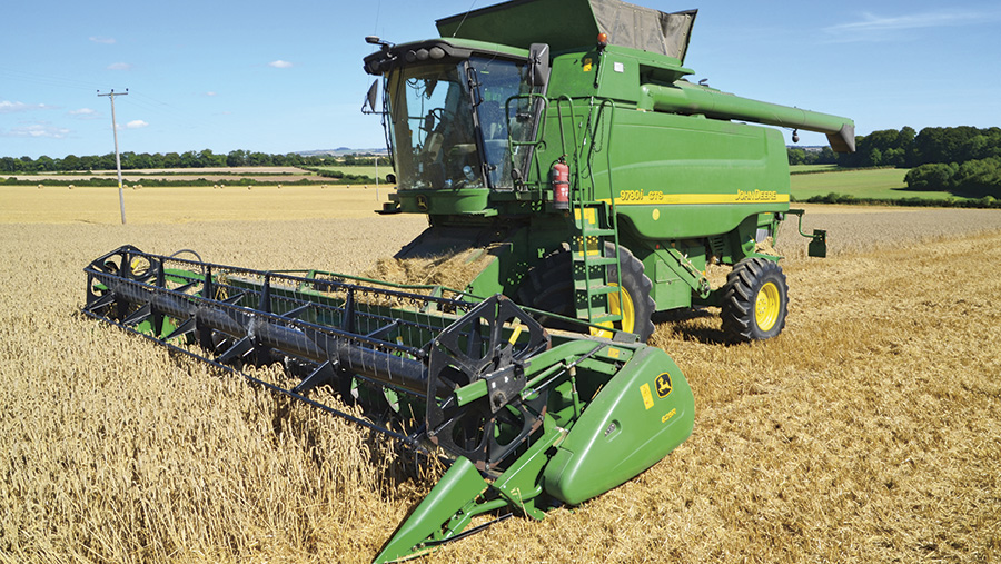 Driver's view: John Deere CTS 9780i combine - Farmers Weekly