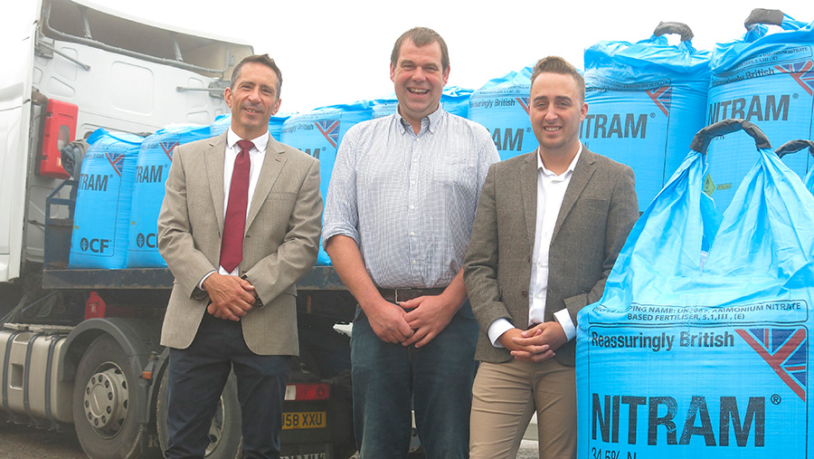 Andrew Craig (centre) with CF Fertilisers’ Ben Blayds (right) and Wynnstay's  David Mitchell (left).