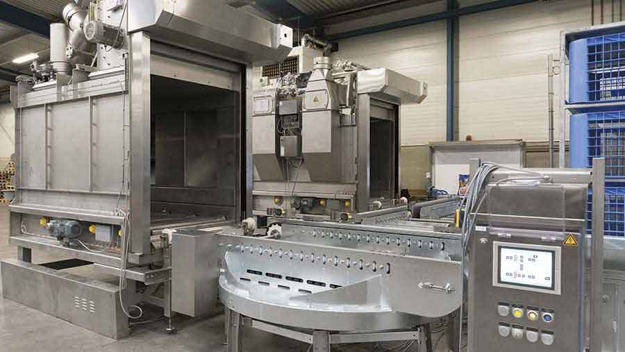 New gas stunner offers higher welfare for poultry farm Farmers Weekly