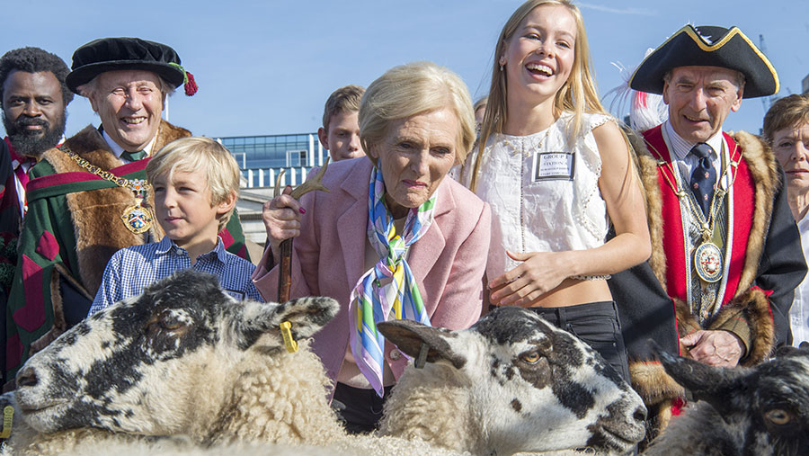 Mary Berry pulls funny faces in Great Sheep Drive event - Farmers Weekly