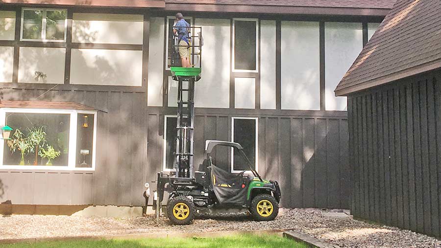 UTX Scissor Lift raises farm buggy appeal Farmers Weekly