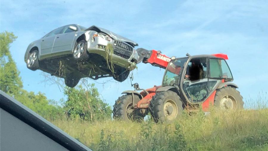 © Twitter: @roadpoliceBCH