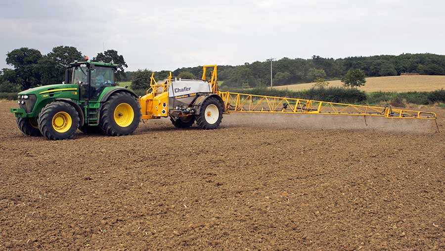 Pre-emergence spraying © Tim Scrivener