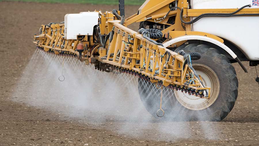 Spraying close-up © Tim Scrivener