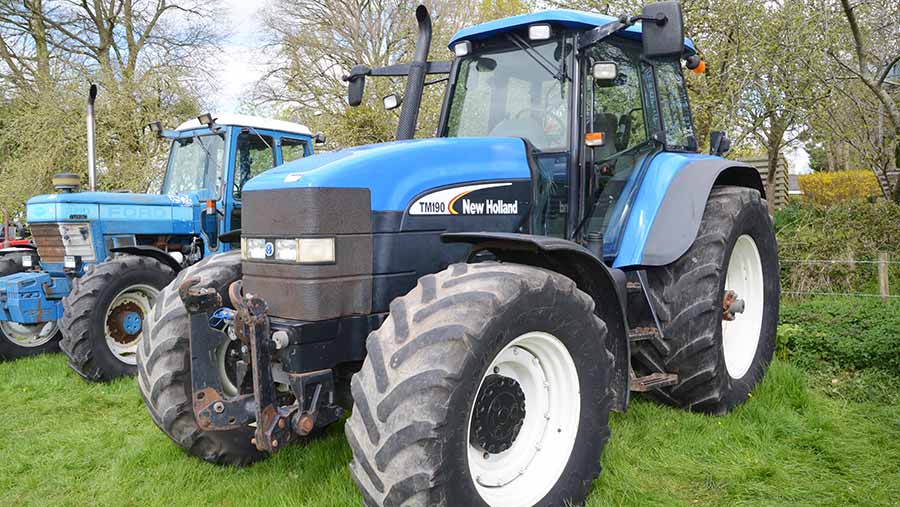 New Holland TM190