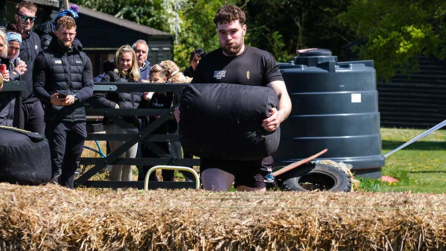 Sean Cursiter delivering his final weighted sack to the straw bale © Colin Miller/RBI