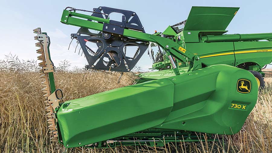 John Deere 700X combine header