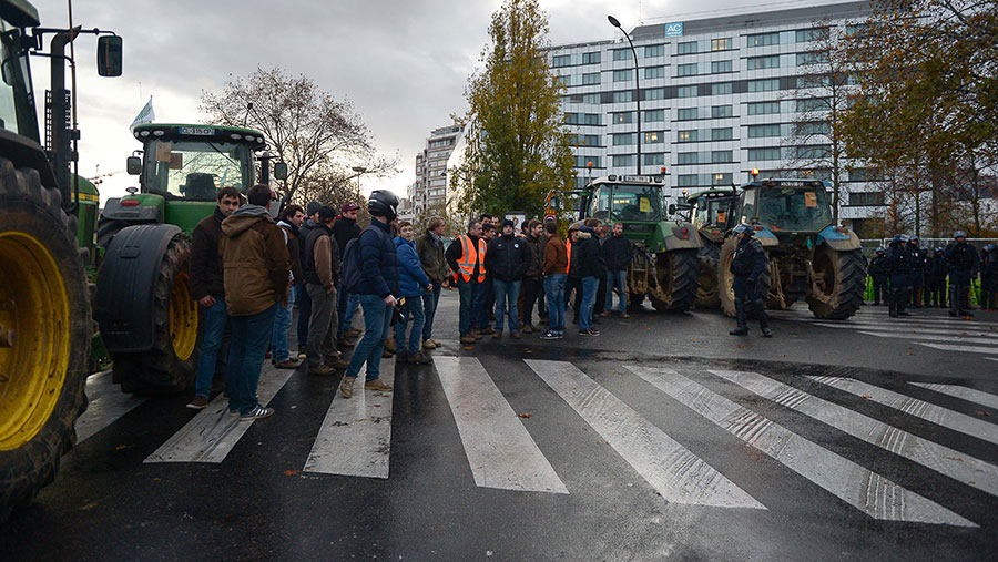 Photos French farmers protest in Paris against 'agribashing