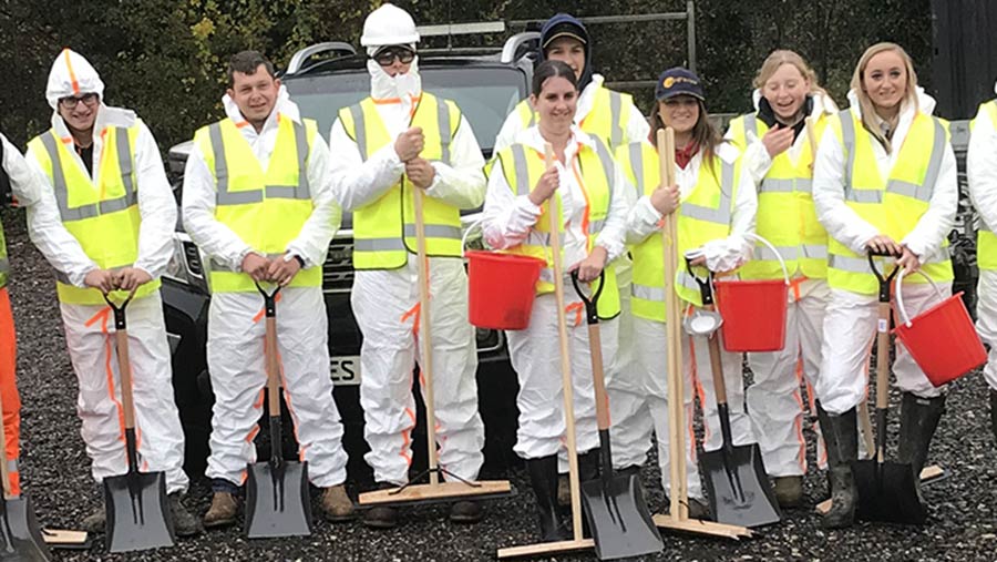 Yorkshire young farmers helping with flooding clear up in Fishlake