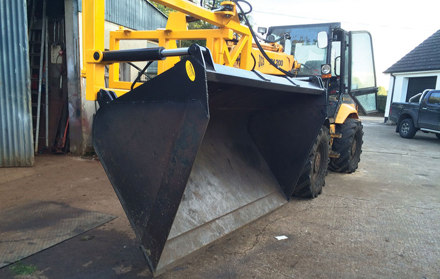 Robert Wright’s swivelling telehandler bucket