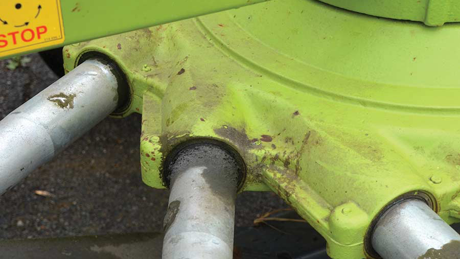 Oil can leak where the tine arm joins the cam-track