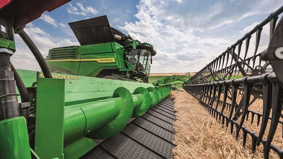 Huge John Deere X9 combine aims to conquer competition - Farmers Weekly