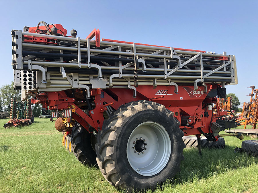 Kuhn AGT6032 boom fertiliser spreader