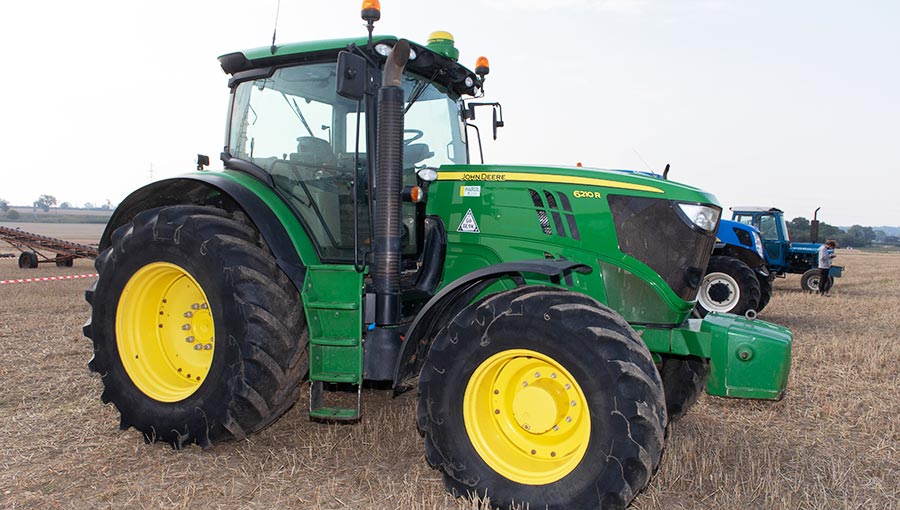 John Deere 6210R