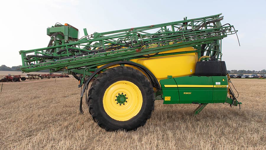 John Deere R962i