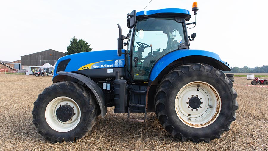 New Holland T7030