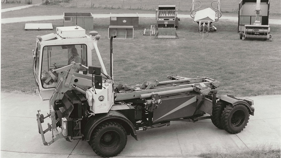 NIAE experimental farm transport vehicle and demountable load units