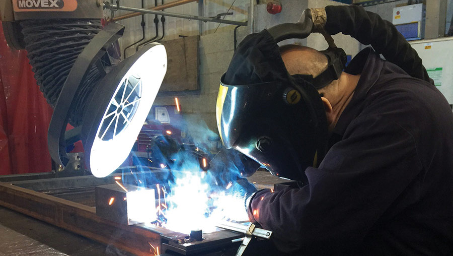 Welding with an extractor