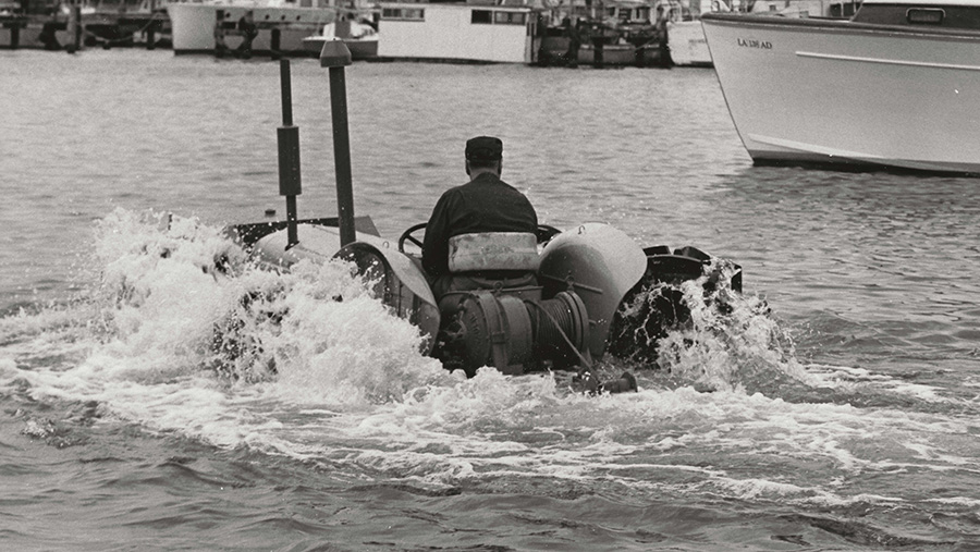 Sea Horse tractor in Florida