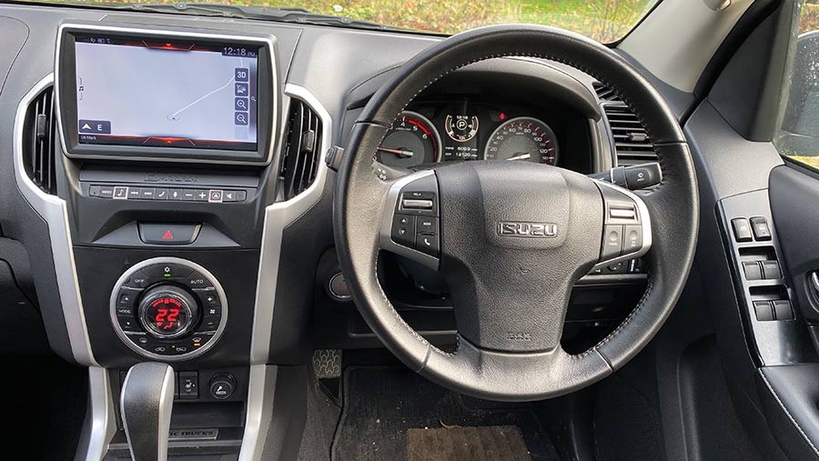 Isuzu D-Max AT35 pickup interior