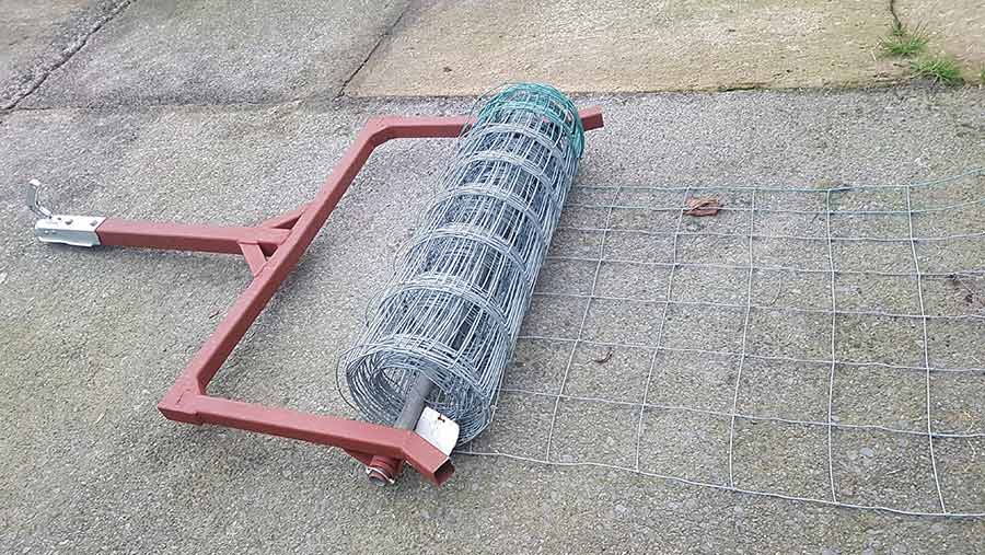 ATV stock netting unroller