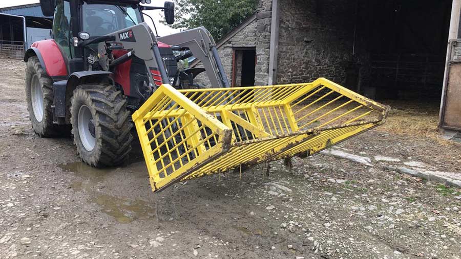 Beet lifting bucket