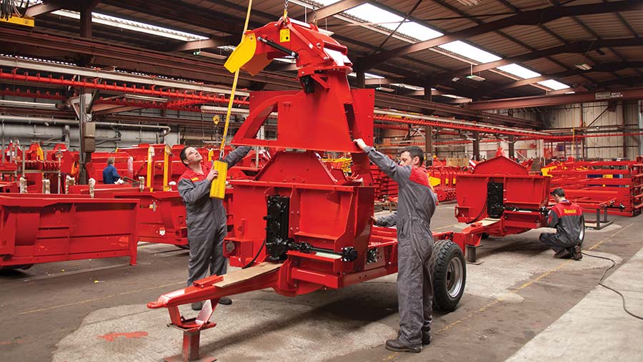 Teagle Tomahawk bale shredder assembly 