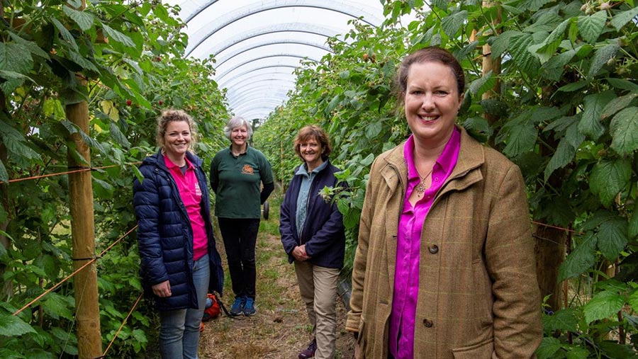 Left to right: Imogen Stanley (Rectory Farm), Annabel Shackleton (Leaf OFS manager), Caroline Drummond (Leaf CEO) and farm minister Victoria Prentis © Leaf OFS