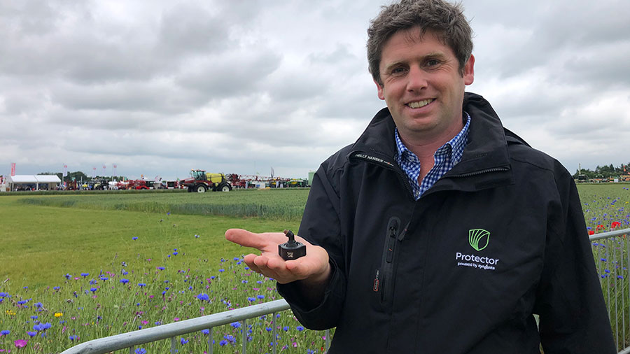 Harry Fordenham holds the the 3D ninety nozzle© MAG/Emma Gillbard