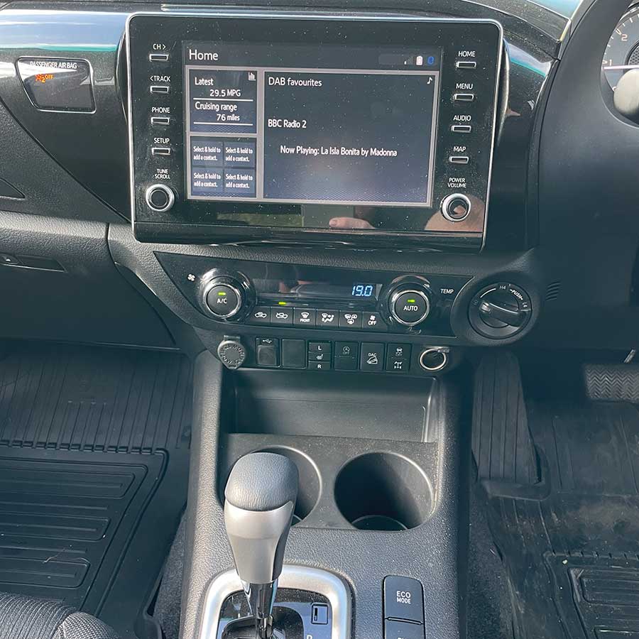 Toyota Hilux Invincible centre console