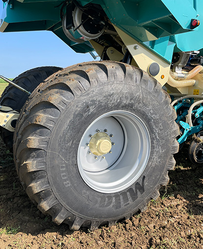 Mitas tyres on Izona iPass drill