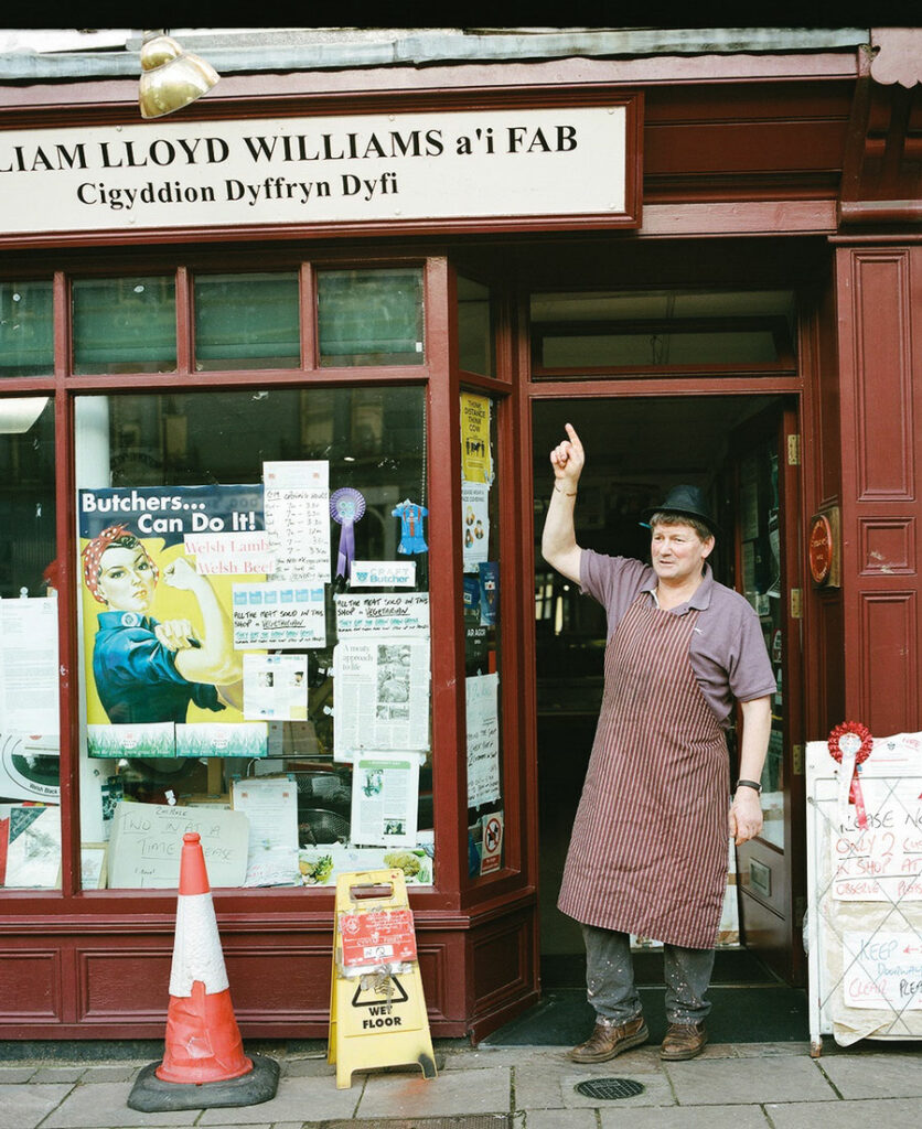 William Lloyd Williams & Sons shop front