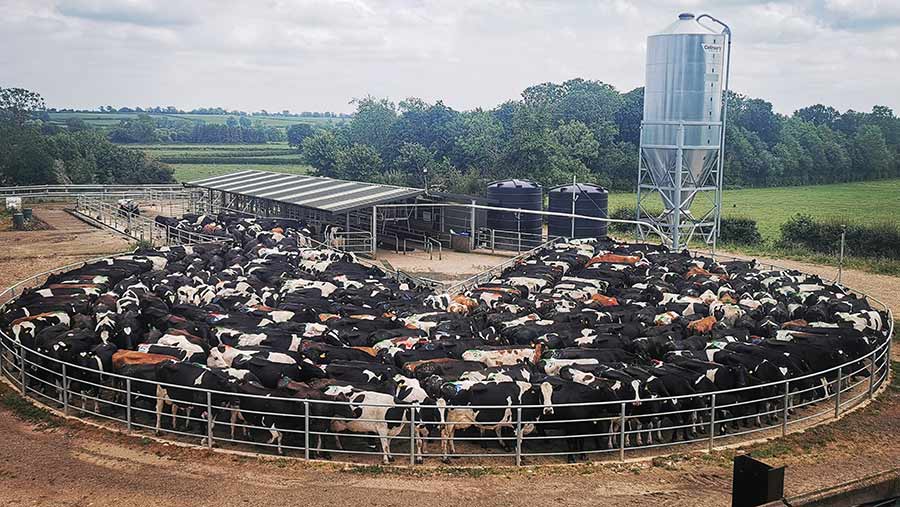 Milking parlour complex