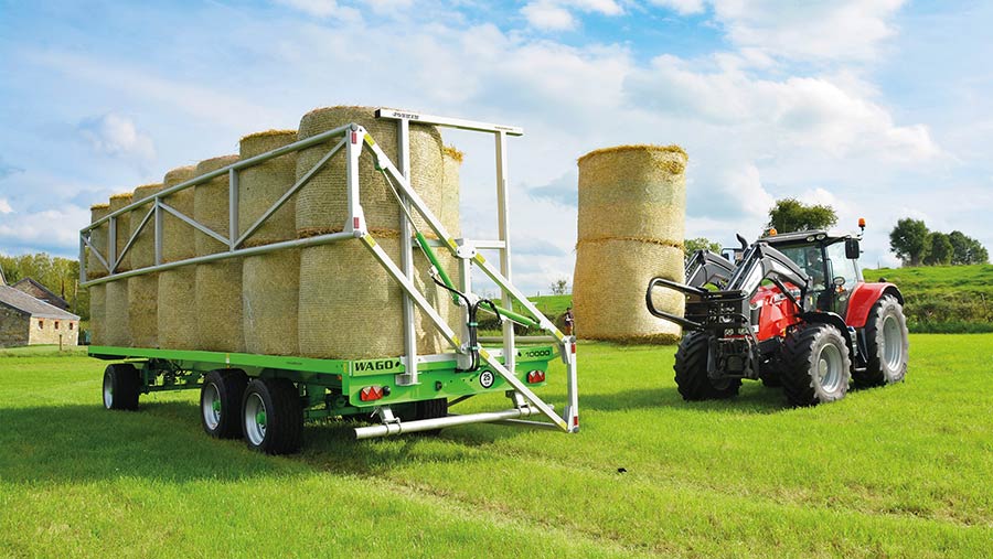 Individually operated bale retaining side frames on Joskin Wago flatbed