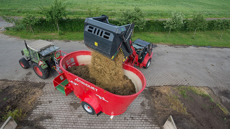 Loading the feeder