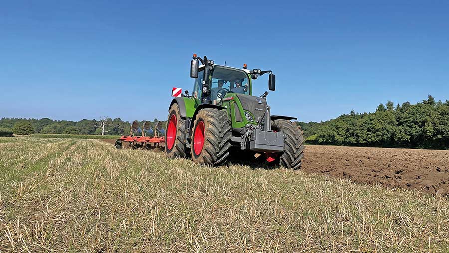 fendt tractor in field