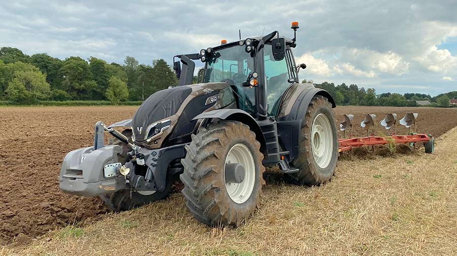Valtra’s 175-250hp T-series is available in four specs, with the Direct CVT at the apex © MAG/Oliver Mark