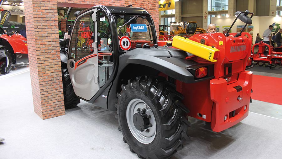 Manitou MT930H compact telehandler