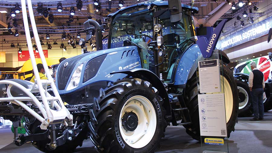 New Holland T5