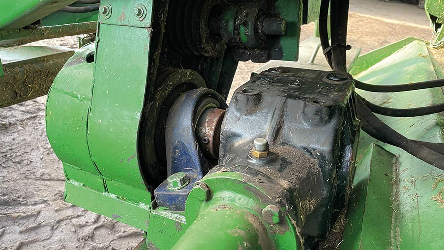 Mower driveline