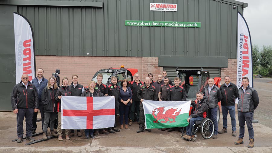 Manitou and Robert Davies Machinery staff outside depot