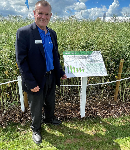 Andy Stainthorpe with OSR variety plot
