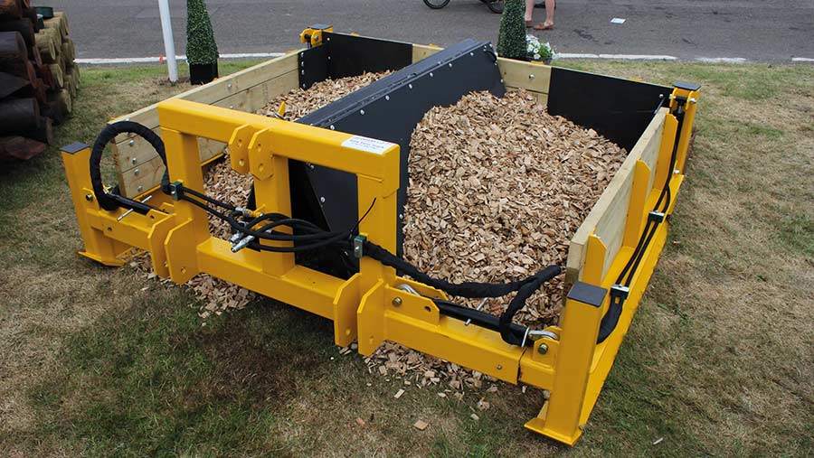 The Twin Track farm road rejuvenator can leave a grassed centre section intact or grade across the full width while filling-in hollows with road planings