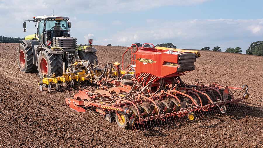 Tractor pulling toolbar and a Rapid drill